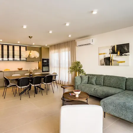 Villa Logos *