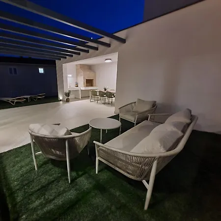 Villa Logos *