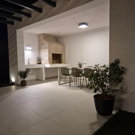 Villa Logos *